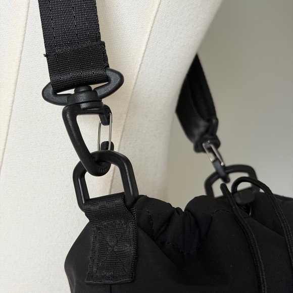 Carhartt Wip Bucket Outdoor Black Crossbody Bag - Picture 3 of 14